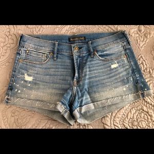 Women’s Medium Wash Denim Shorts Size 27